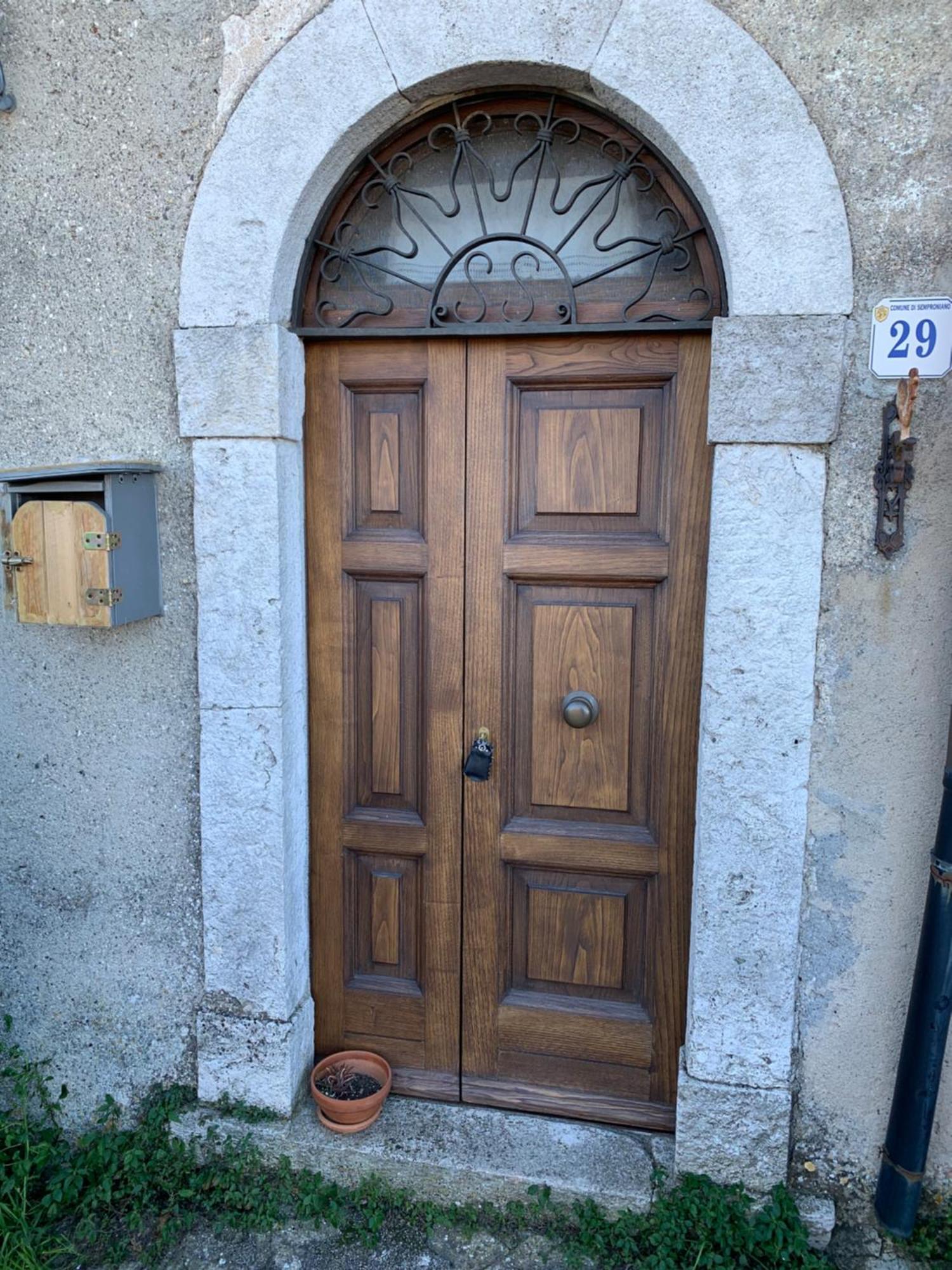La Casetta Al Roccone Semproniano Exterior photo